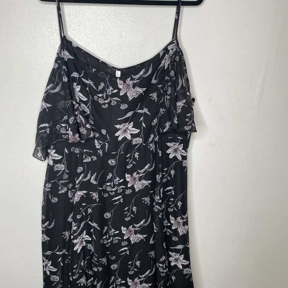 NWT  BLACK & WHITE FLORAL PRINT COLD SHOULDER